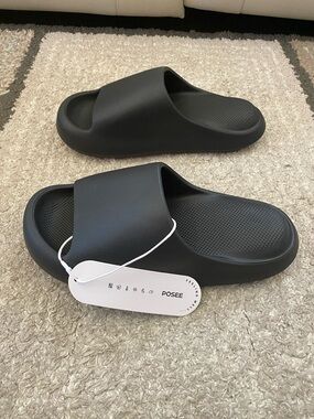 Posee rubber sliders sandals women’s size 10.5 and 11